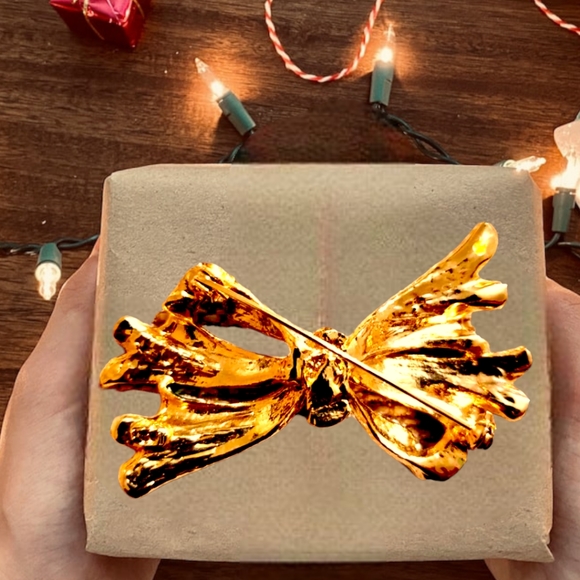 Vintage Enamel Christmas Bow Ribbon Brooch/Pin with Rhinestones Band 1980's - Picture 3 of 3